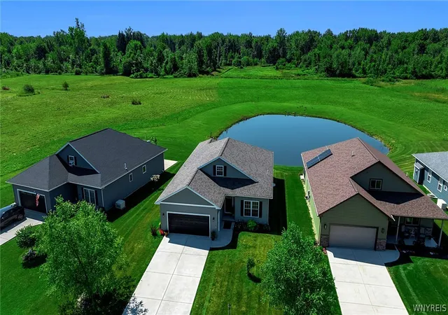 3rd image of 22 Deer View Dr, Royalton, NY 14001 | MLS# B1701981