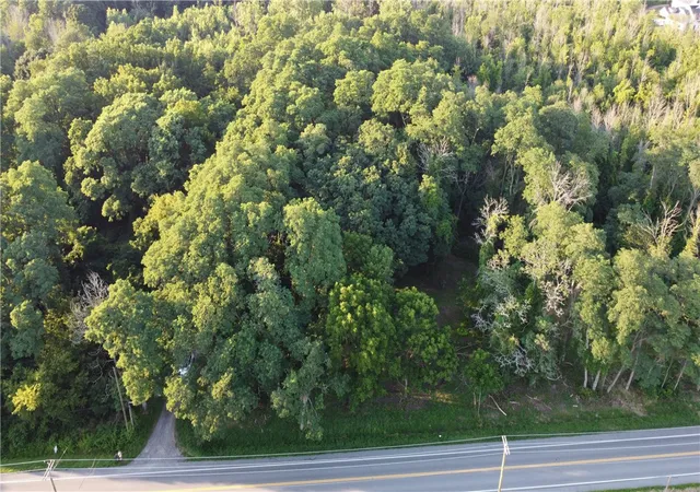 2nd image of 1830 Lake Rd, Webster, NY 14580 | MLS# R1703361