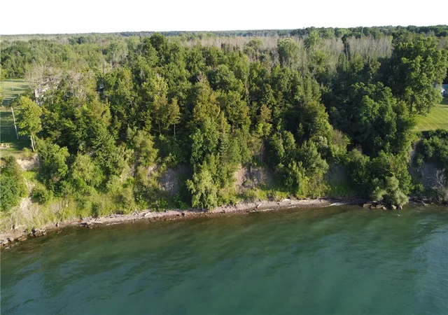 3rd image of 1828 Lake Rd, Webster, NY 14580 | MLS# R1703409
