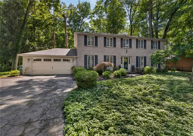 1st image of 10 Forest Knoll, Pittsford, NY 14534 | MLS# R1698817