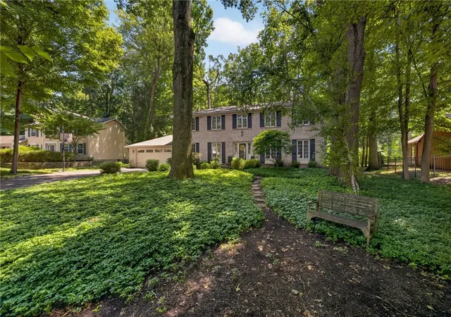 3rd image of 10 Forest Knoll, Pittsford, NY 14534 | MLS# R1698817