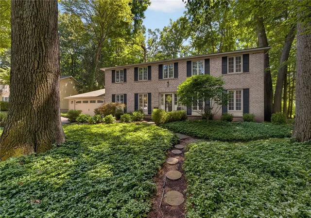4th image of 10 Forest Knoll, Pittsford, NY 14534 | MLS# R1698817