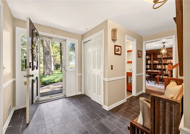 5th image of 10 Forest Knoll, Pittsford, NY 14534 | MLS# R1698817
