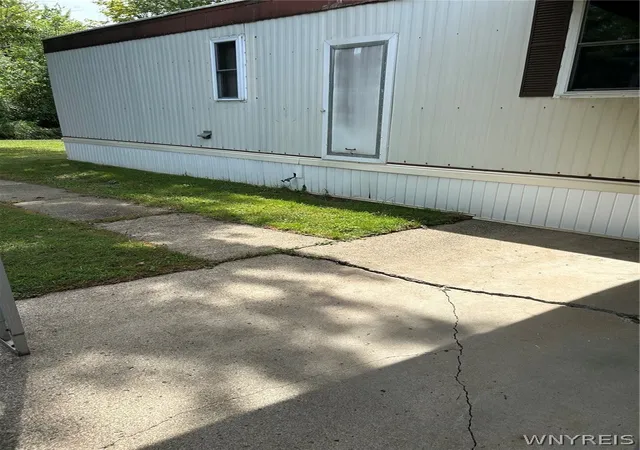 3rd image of 1101 Creekside Dr, Derby, NY 14047 | MLS# B1703693