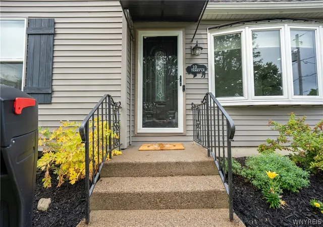 4th image of 10 Terry Ln, Buffalo, NY 14225 | MLS# B1703655