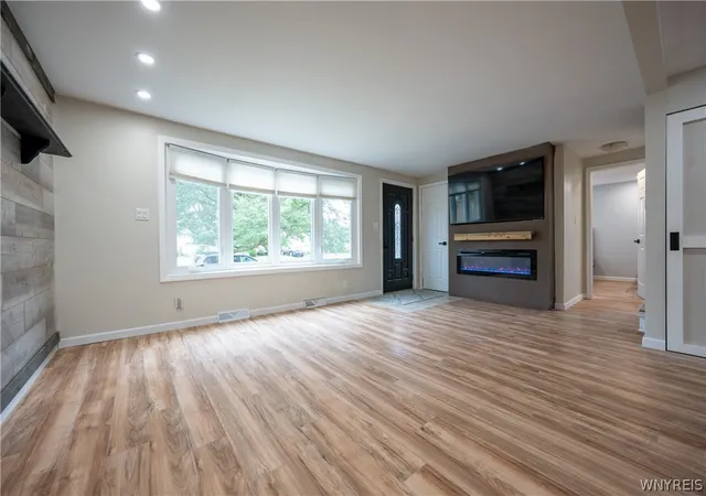 5th image of 10 Terry Ln, Buffalo, NY 14225 | MLS# B1703655