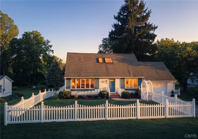 1st image of 3833 East St, Skaneateles, NY 13152 | MLS# S1703897