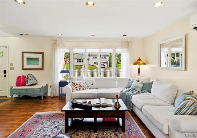 5th image of 3833 East St, Skaneateles, NY 13152 | MLS# S1703897