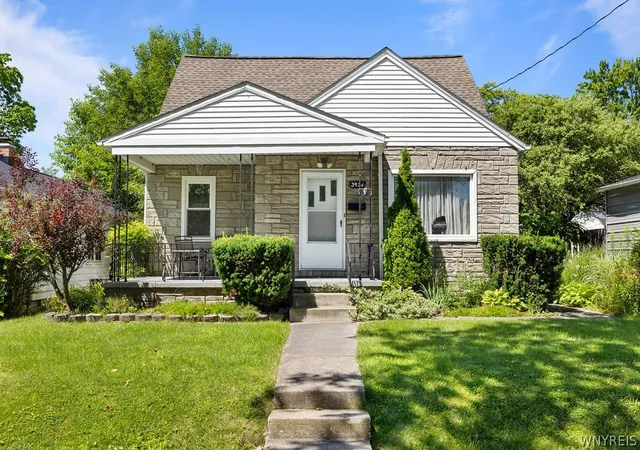 1st image of 3924 Bell St, Niagara Falls, NY 14305 | MLS# B1703487