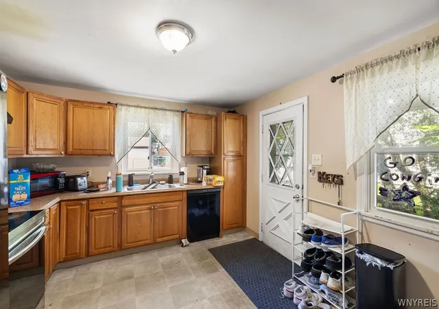 2nd image of 3924 Bell St, Niagara Falls, NY 14305 | MLS# B1703487