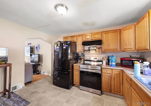3rd image of 3924 Bell St, Niagara Falls, NY 14305 | MLS# B1703487