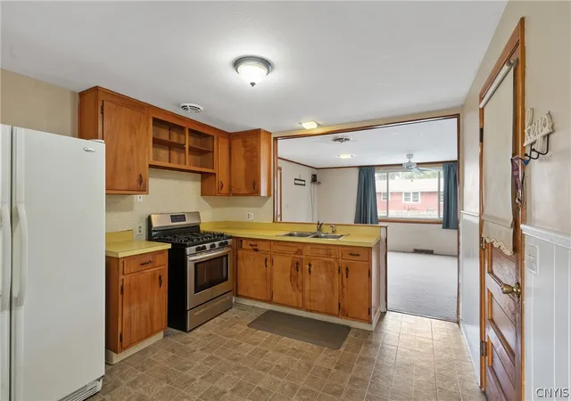 5th image of 103 Albernathy St, Salina, NY 13088 | MLS# S1703793