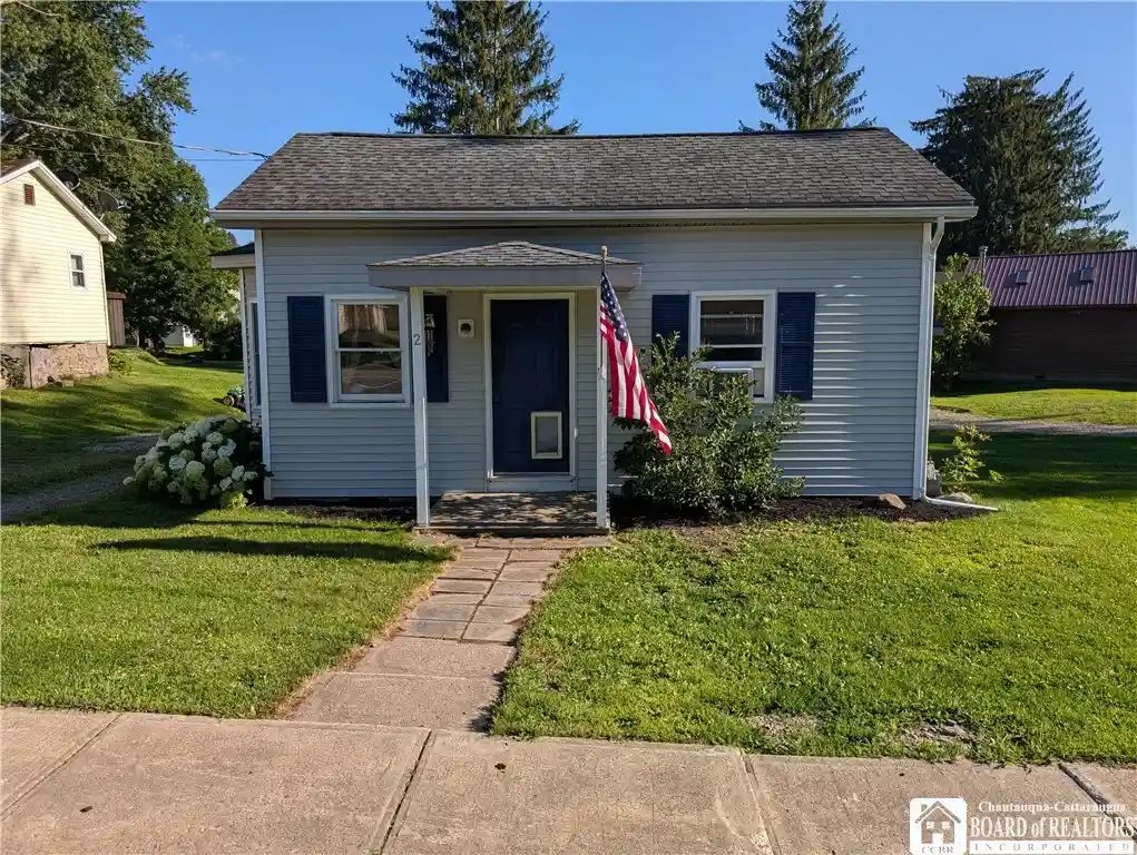 Photo 1 of Single family home for sale at 2 Main St, Sinclairville, NY 14782 | MLS# R1704108 | Listing updated on 2026-09-18