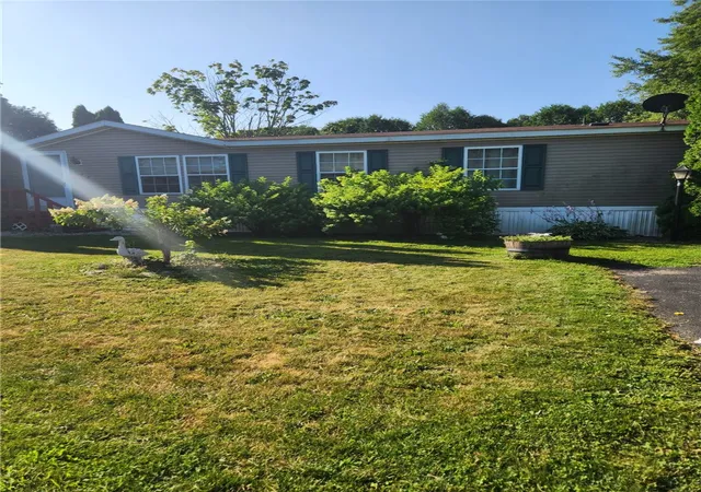 2nd image of 192 Spring Run, Clifton Springs, NY 14432 | MLS# R1704137