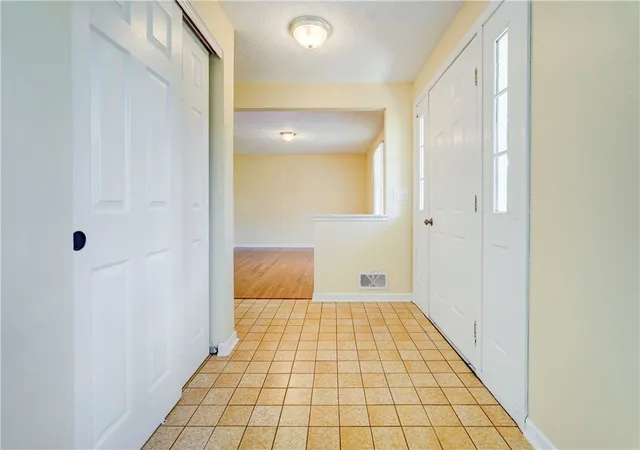 5th image of 40 Red Rock Cir, Greece, NY 14626 | MLS# R1702686