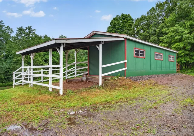 3rd image of 164 Ben Mccumber Rd, Unadilla, NY 13849 | MLS# R1704052
