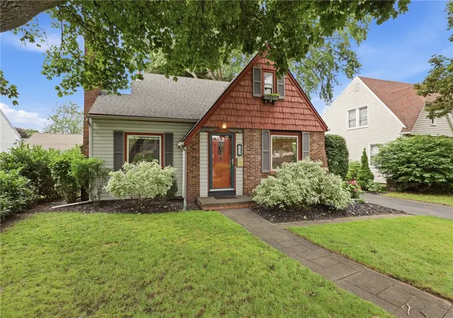 1st image of 252 Thorncliffe Dr, Irondequoit, NY 14617 | MLS# R1682867