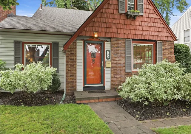 4th image of 252 Thorncliffe Dr, Irondequoit, NY 14617 | MLS# R1682867