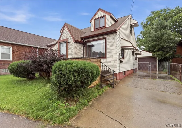 2nd image of 1915 Hyde Park Blvd, Niagara Falls, NY 14305 | MLS# B1704209