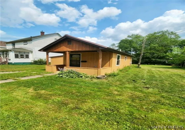 Photo 2 of Single family home for sale at 170 Highland Ave, Salamanca, NY 14779 | MLS# B1703886 | Listing updated on 2026-08-04
