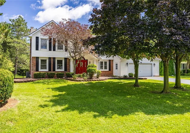 3rd image of 14 Silver Fox Cir, Greece, NY 14612 | MLS# R1703359