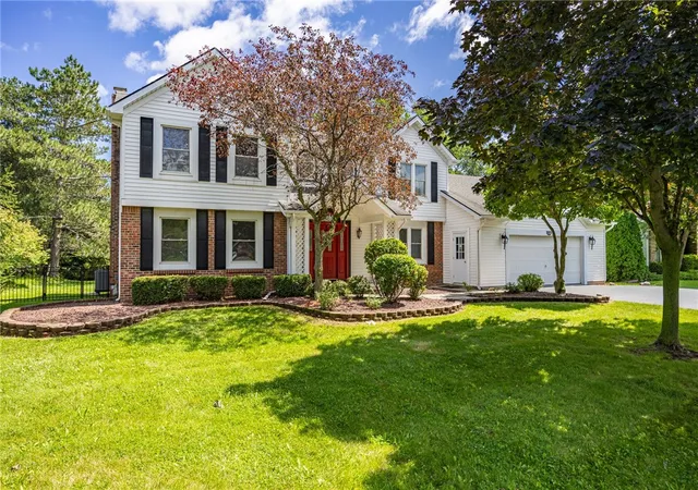 4th image of 14 Silver Fox Cir, Greece, NY 14612 | MLS# R1703359