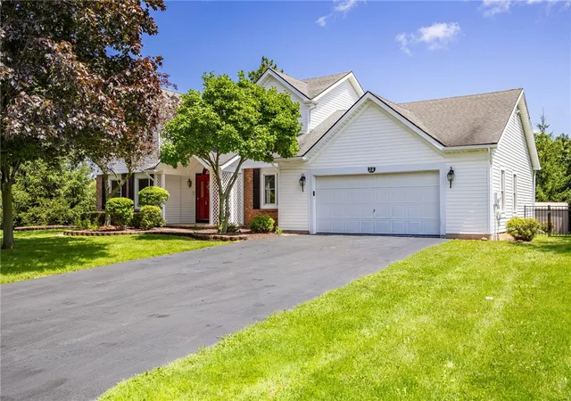 5th image of 14 Silver Fox Cir, Greece, NY 14612 | MLS# R1703359