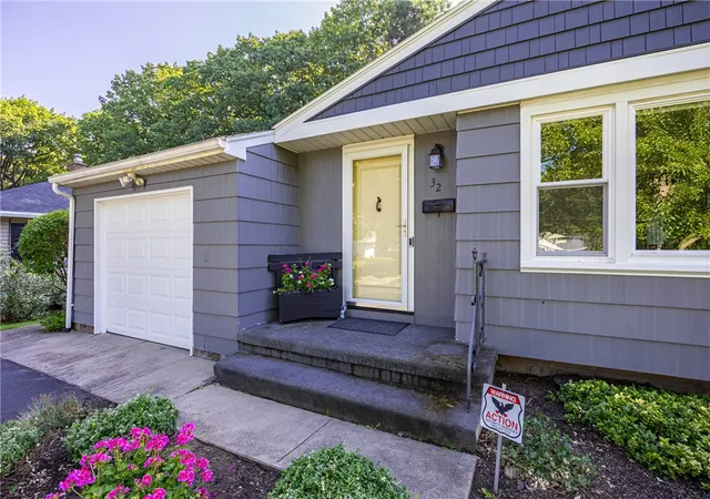 2nd image of 32 Morrow Dr, Greece, NY 14616 | MLS# R1703879