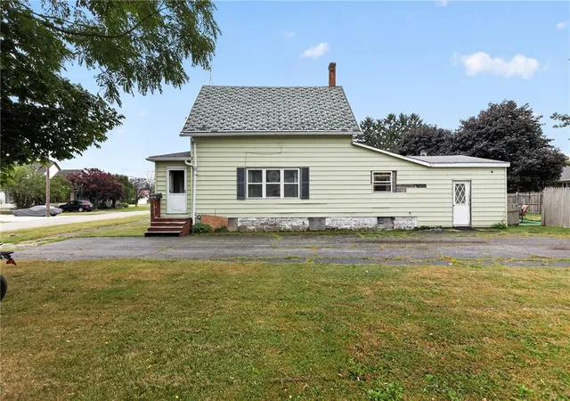 4th image of 160 S Margay St, Dunkirk, NY 14048 | MLS# R1704297