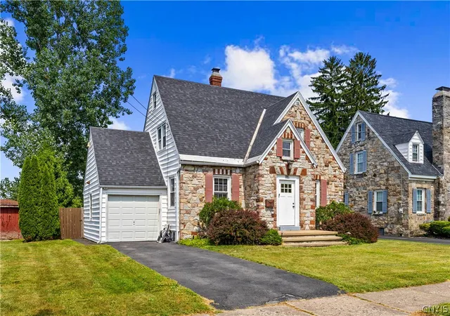 2nd image of 815 James St, Utica, NY 13501 | MLS# S1686932