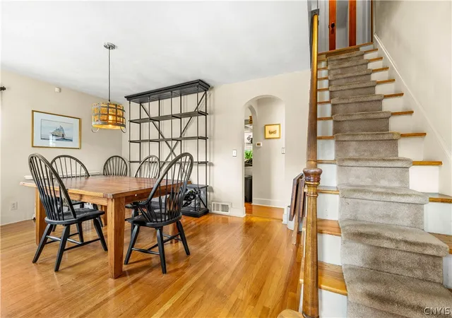 3rd image of 815 James St, Utica, NY 13501 | MLS# S1686932