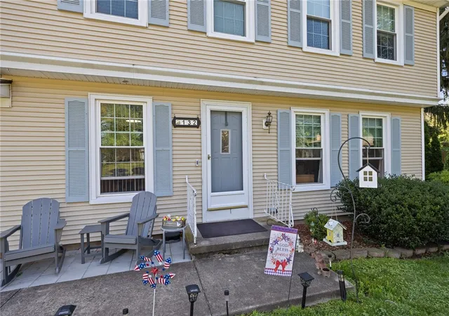 3rd image of 132 Stallion Cir, Greece, NY 14626 | MLS# R1703817
