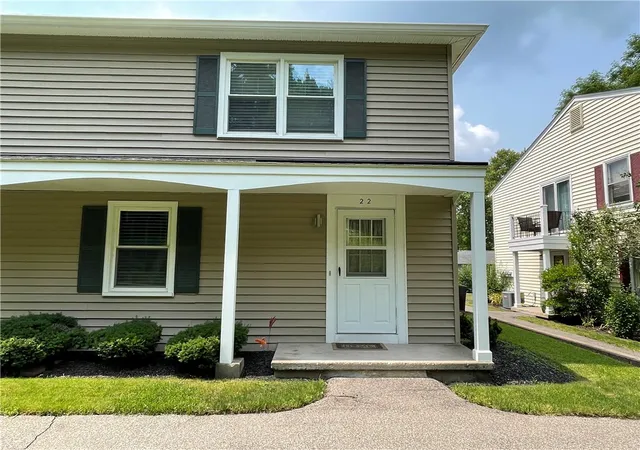 2nd image of 22 Falcon Ln, Perinton, NY 14450 | MLS# R1703951