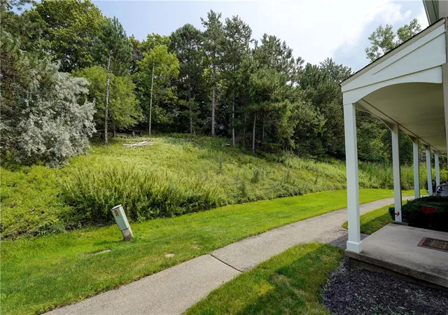 3rd image of 22 Falcon Ln, Perinton, NY 14450 | MLS# R1703951
