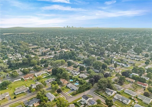 27th image of 104 Maple Ave, Irondequoit, NY 14609 | MLS# R1704376