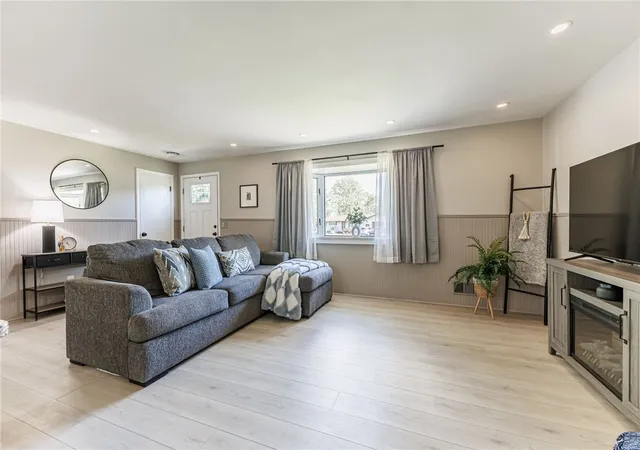 3rd image of 93 Vollmer Pkwy, Henrietta, NY 14623 | MLS# R1704302