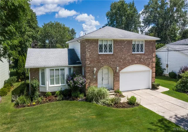 1st image of 49 Rosewood Dr, Amherst, NY 14221 | MLS# B1701298