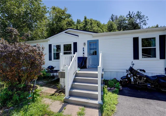 3rd image of 48 Elderberry Cir, Penfield, NY 14625 | MLS# R1704409