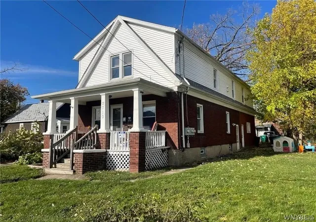3rd image of 2710 Monroe Ave, Niagara Falls, NY 14303 | MLS# B1697861