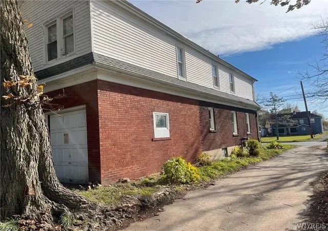 4th image of 2710 Monroe Ave, Niagara Falls, NY 14303 | MLS# B1697861