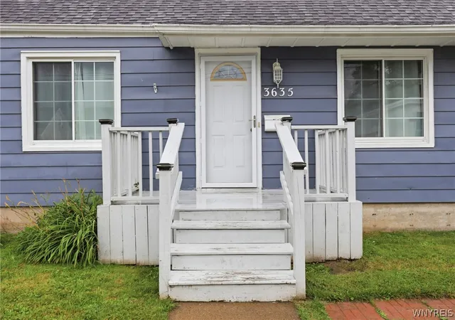 3rd image of 3635 Sherwood Ave, Niagara Falls, NY 14301 | MLS# B1704375
