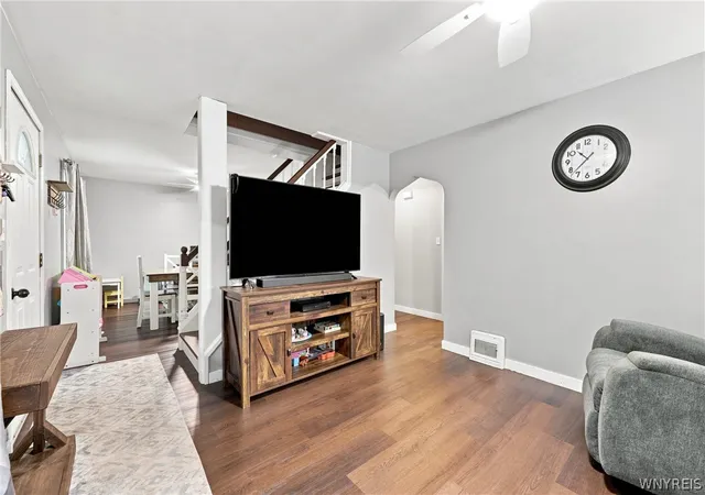 4th image of 3635 Sherwood Ave, Niagara Falls, NY 14301 | MLS# B1704375