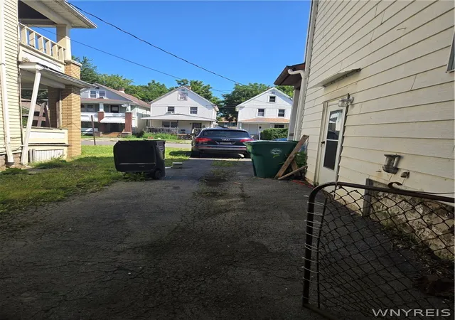 4th image of 1869 Cleveland Ave, Niagara Falls, NY 14305 | MLS# B1704466
