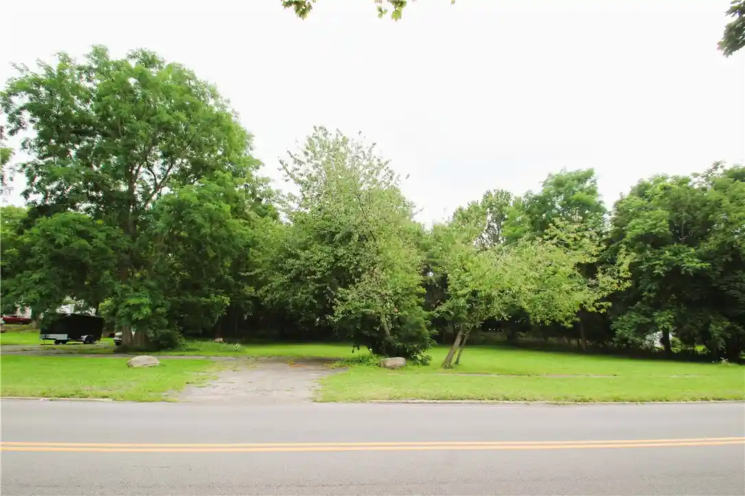Photo 1 of Sale Pending at 422 Clinton St, Lockport, NY 14094 | MLS# R1704935 | Listing updated on 2026-10-02