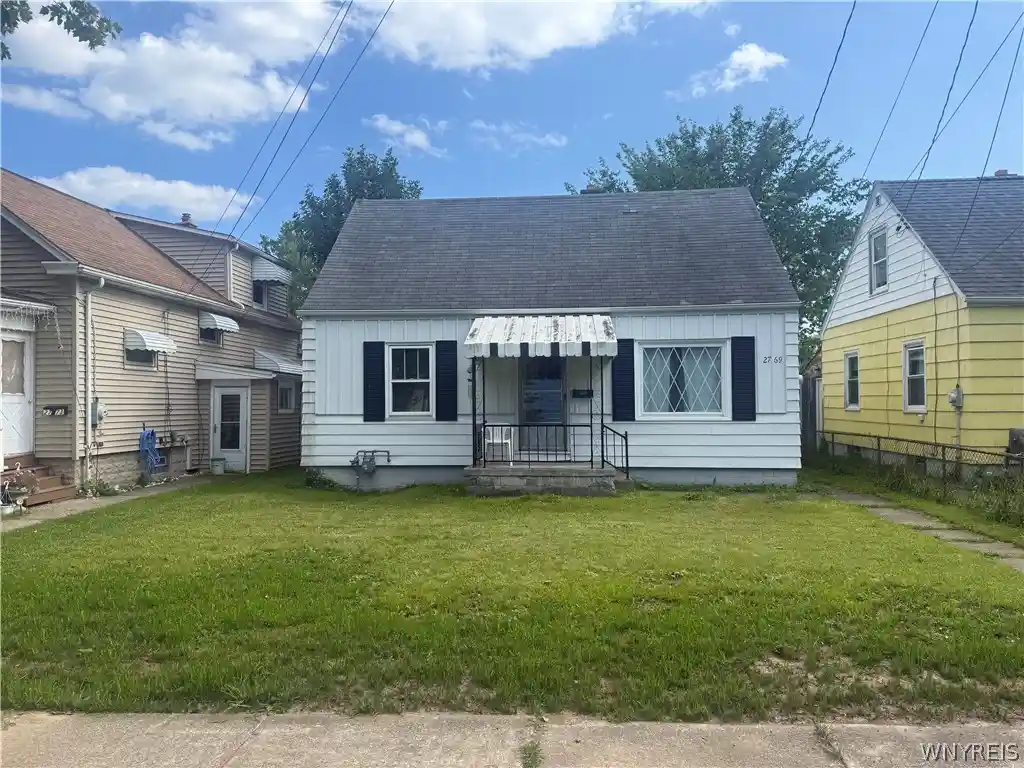 Photo 1 of Single family home for sale at 2769 Falls St, Niagara Falls, NY 14303 | MLS# B1703399 | Listing updated on 2026-10-12