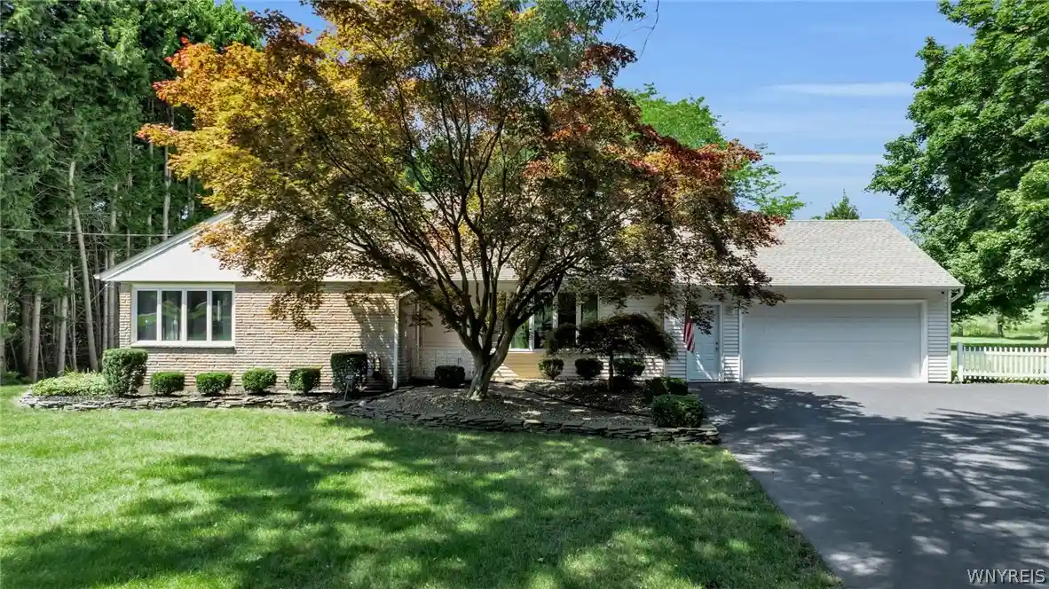 Photo 1 of Single family home for sale at 2717 New Rd, Ransomville, NY 14131 | MLS# B1704483 | Listing updated on 2026-08-24