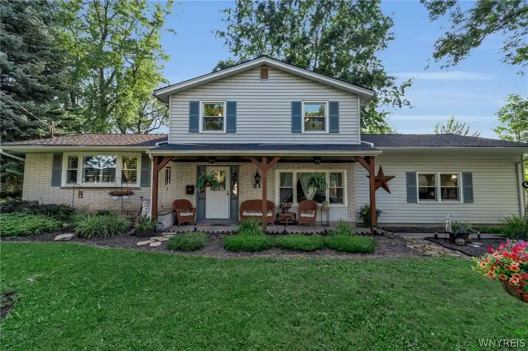 Photo 1 of Sale Pending at 31 Reed St, Lockport, NY 14094 | MLS# B1706133 | Listing updated on 2026-09-15