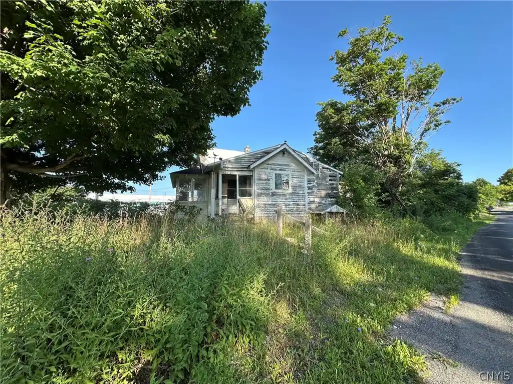 Photo 1 of Single family home for sale at 6691 Benedict Rd, East Syracuse, NY 13057 | MLS# S1703054 | Listing updated on 2026-10-12