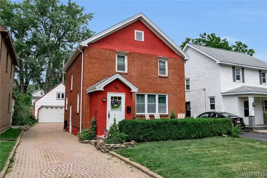 Photo 1 of Sale Pending at 101 Regent St, Lockport, NY 14094 | MLS# B1706477 | Listing updated on 2026-10-13