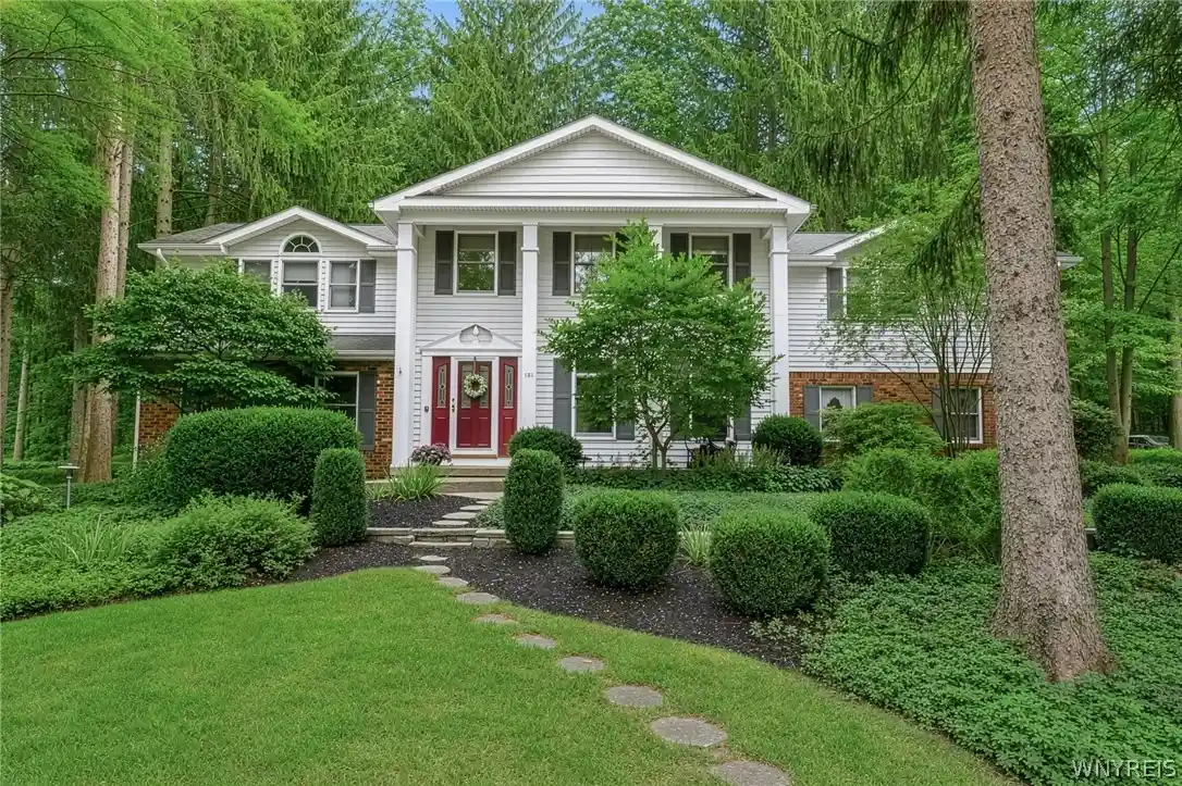 Single family home for sale at 105 Tanglewood Dr W, Orchard Park, NY 14127 | MLS# B1704337